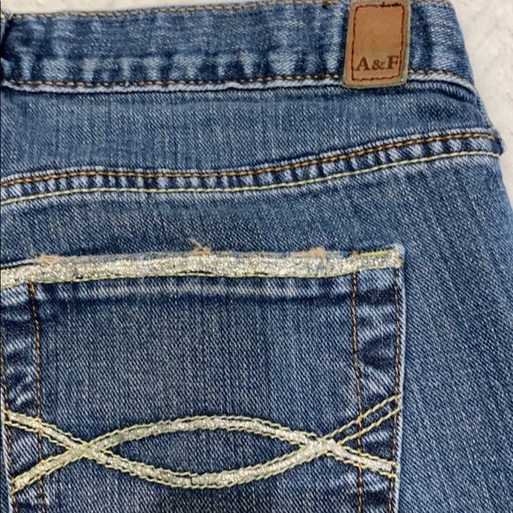 Abercrombie and Fitch denim Frayed Jean shorts - Picture 3 of 6